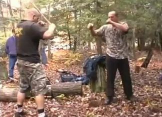 Luptă de MMA cu bâte și fără mănuși, organizată în pădure (VIDEO) Luptă de MMA cu bâte și fără mănuși, organizată în pădure (VIDEO)