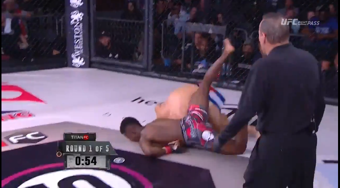 VIDEO. Un KO cum n-ai mai văzut, realizat de Luis Gomez la Titan FC