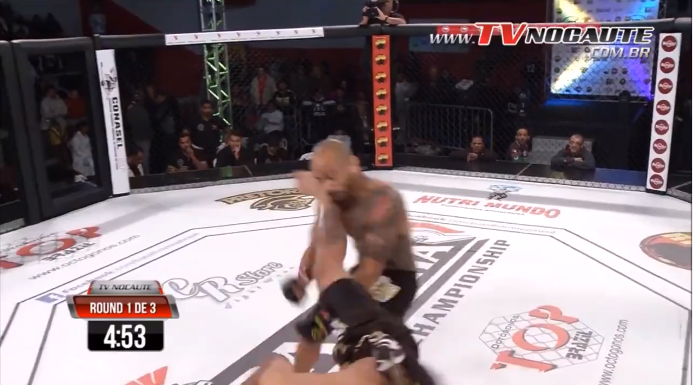 VIDEO. Capoeira KO în doar 7 secunde! VIDEO. Capoeira KO în doar 7 secunde!