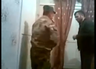 Ce se întâmplă când un militar rus beat încearcă să predea ‘arte marțiale’? Ce se întâmplă când un militar rus beat încearcă să predea 'arte marțiale'?