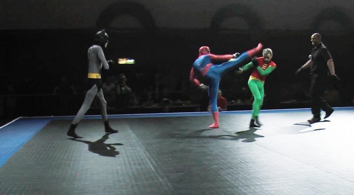 VIDEO. Luptă MMA: Spiderman vs. Batman & Robin. Cine credeți că va câștiga? VIDEO. Luptă MMA: Spiderman vs. Batman & Robin. Cine credeți că va câștiga?