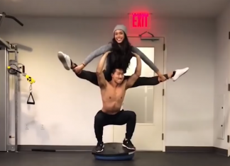 Câteva exerciții pe care poți să le faci în cuplu (VIDEO) Câteva exerciții pe care poți să le faci în cuplu (VIDEO)