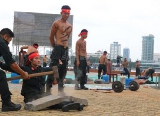 Cât de dur este un antrenament în cadrul poliției din Vietnam (VIDEO) Cât de dur este un antrenament în cadrul poliției din Vietnam (VIDEO)