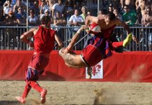 Calcio Storico – Cel mai dur sport din lume care îmbină fotbalul cu MMA (VIDEO) Calcio Storico - Cel mai dur sport din lume care îmbină fotbalul cu MMA (VIDEO)