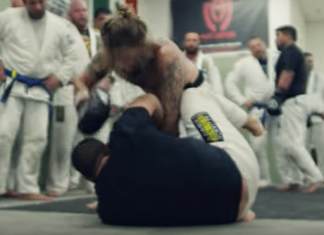 În cadrul Alliance Eastlake, examenul de gradare în BJJ presupune și lovituri (VIDEO) În cadrul Alliance Eastlake, examenul de gradare în BJJ presupune și lovituri (VIDEO)