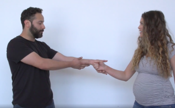 Autoapărare pentru femei: Câți bărbați crezi că au reușit să o prindă pe soția lui Rener Gracie? (VIDEO) Autoapărare pentru femei: Câți bărbați crezi că au reușit să o prindă pe soția lui Rener Gracie? (VIDEO)