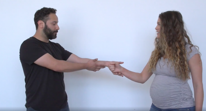 Autoapărare pentru femei: Câți bărbați crezi că au reușit să o prindă pe soția lui Rener Gracie? (VIDEO)