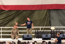 Luptătoarea UFC Paige VanZant l-a sugrumat pe un soldat american până la leșin (VIDEO) Luptătoarea UFC Paige VanZant l-a sugrumat pe un soldat american până la leșin (VIDEO)