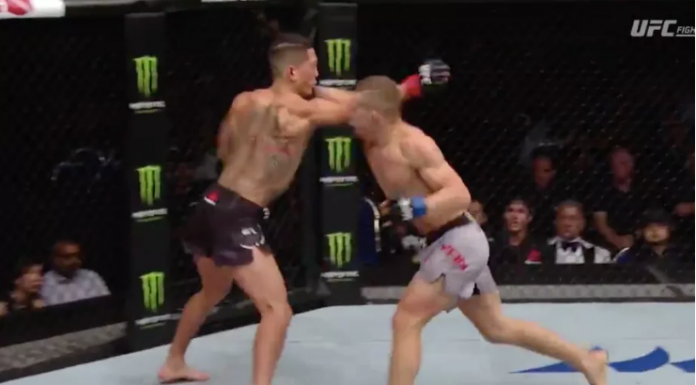 Rezultate și rezumate UFC Singapore: Donald ‘Cowboy’ Cerrone vs Leon Edwards (VIDEO) Rezultate și rezumate UFC Singapore: Donald 'Cowboy' Cerrone vs Leon Edwards (VIDEO)