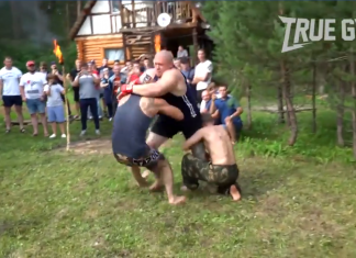 Brock Lesnar de Rusia într-o luptă de MMA 2 contra 1 (VIDEO) Brock Lesnar de Rusia într-o luptă de MMA 2 contra 1 (VIDEO)