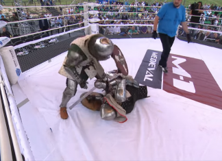 În Rusia se organizează lupte medievale cu arme îmbinate cu MMA (VIDEO) În Rusia se organizează lupte medievale cu arme + MMA (VIDEO)