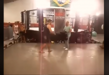 Ce se întâmplă când un luptător UFC lovește în glumă un jurnalist (VIDEO) Ce se întâmplă când un luptător UFC lovește în glumă un jurnalist (VIDEO)