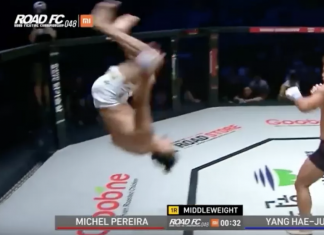 Fazele săptămânii: Tumbă în timpul luptei și serii după serii de genunchi în aer și Superman punches (VIDEO) Fazele săptămânii: Tumbă în timpul luptei și serii după serii de genunchi în aer și Superman punches (VIDEO)