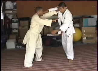 Filmare rară cu Rickson Gracie antrenându-și elevii în garajul său Filmare rară cu Rickson Gracie antrenându-și elevii în garajul său