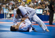TOP 10 cele mai spectculoase submisii din BJJ (VIDEO) TOP 10 cele mai spectculoase submisii din BJJ (VIDEO)
