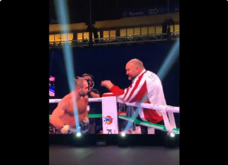 VIDEO. Boxer rus își ia la pumni antrenorul după meci. Antrenorul nu se lasă mai prejos VIDEO. Boxer rus își ia la pumni antrenorul după meci. Antrenorul nu se lasă mai prejos