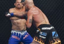 VIDEO. Vezi KO-ul brutal reușit de Tito Ortiz împotriva lui Chuck Liddell! VIDEO. Vezi KO-ul brutal reușit de Tito Ortiz împotriva lui Chuck Liddell!