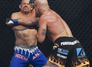 VIDEO. Vezi KO-ul brutal reușit de Tito Ortiz împotriva lui Chuck Liddell! VIDEO. Vezi KO-ul brutal reușit de Tito Ortiz împotriva lui Chuck Liddell!