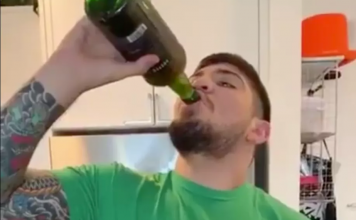 VIDEO. Dillon Danis, prietenul lui Conor McGregor, dă pe gât o sticlă întreagă de Proper Twelve whiskey VIDEO. Dillon Danis, prietenul lui Conor McGregor, dă pe gât o sticlă întreagă de Proper Twelve whiskey