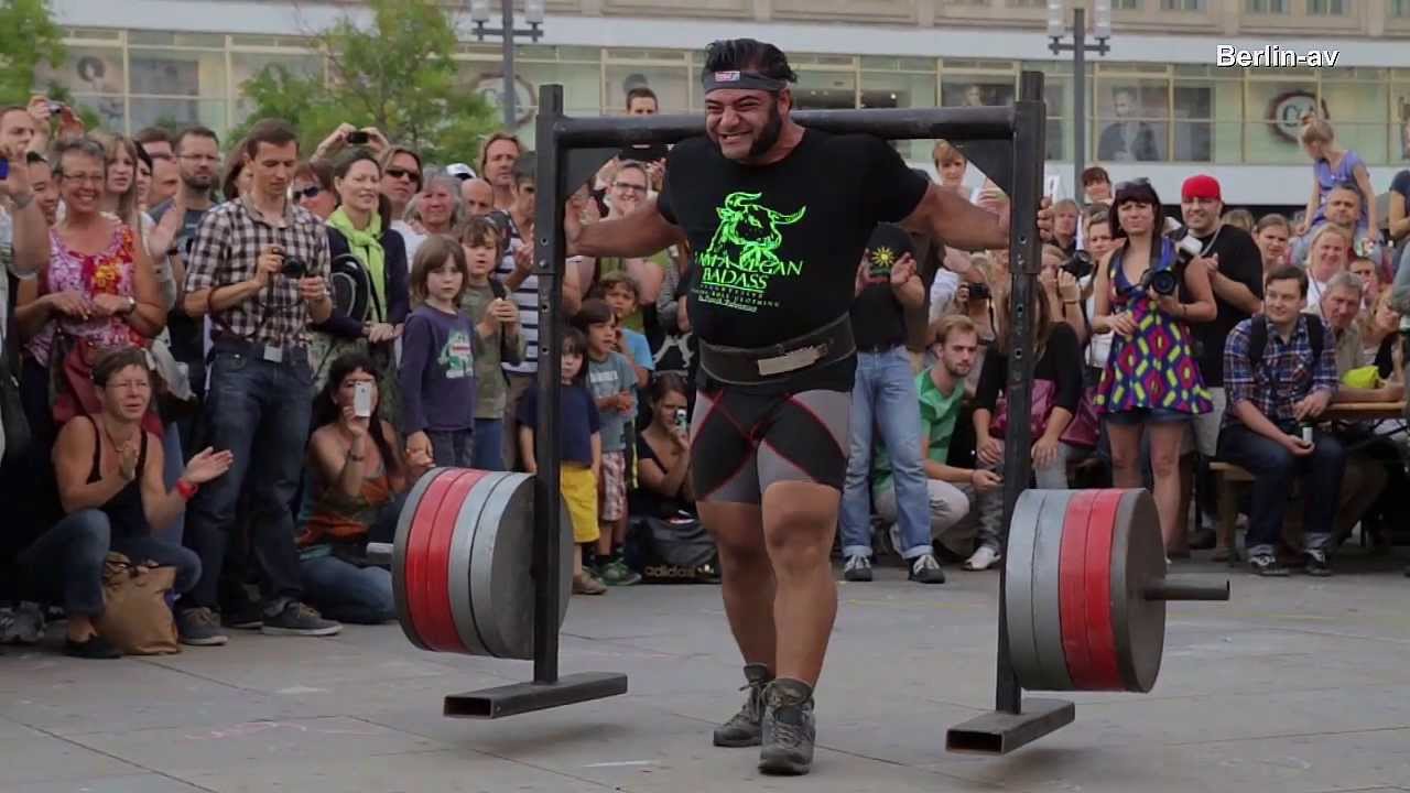 Faceți cunoștință cu Patrik Baboumian, strongmanul vegan (VIDEO)