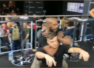 VIDEO. Jon Jones și-a sugrumat un fan până la leșin! VIDEO. Jon Jones și-a sugrumat un fan până la leșin!