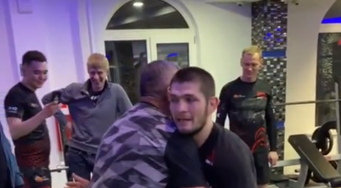 VIDEO. La 56 de ani, tatăl lui Khabib încă îi face față fiului său la lupte! VIDEO. La 56 de ani, tatăl lui Khabib încă îi face față fiului său la lupte!