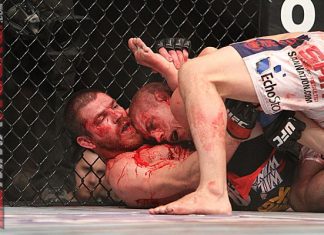 VIDEO. Intră să vezi ce discută 2 luptători UFC plini de sânge în timpul luptei! VIDEO. Intră să vezi ce discută 2 luptători UFC plini de sânge în timpul luptei!