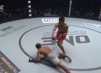 VIDEO. Și-a lăsat adversarul lat cu un picior plasat direct în cap! VIDEO. Și-a lăsat adversarul lat cu un picior plasat direct în cap!