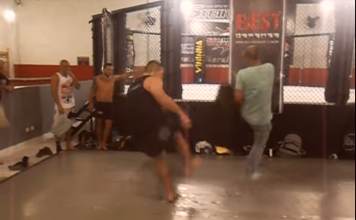 VIDEO. Un fost luptător din UFC și PRIDE îl aruncă în aer pe un jurnalist la un seminar privat! VIDEO. Un fost luptător din UFC și PRIDE îl aruncă în aer pe un jurnalist la un seminar privat!