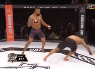 VIDEO. I-a fracturat 4 oase din față și l-a făcut KO cu 1 singur pumn! VIDEO. I-a fracturat 4 oase din față și l-a făcut KO cu 1 singur pumn!