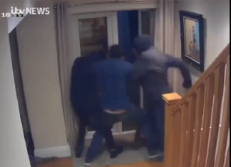 VIDEO. Un bărbat se bate cu 4 hoți care i-au intrat în casă! VIDEO. Un bărbat se bate cu 4 hoți care i-au intrat în casă!