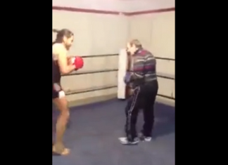 VIDEO. De ce nu e bine să-l subestimezi pe bunicul care intră în ring! VIDEO. De ce nu e bine să-l subestimezi pe bunicul care intră în ring!