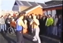 VIDEO. Vezi o luptă de box fără mănuși, organizată de rromi în 1989! VIDEO. Vezi o luptă de box fără mănuși organizată de rromi în 1989!