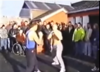 VIDEO. Vezi o luptă de box fără mănuși, organizată de rromi în 1989! VIDEO. Vezi o luptă de box fără mănuși organizată de rromi în 1989!