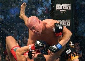 VIDEO. Tito Ortiz revine în octogon cu o victorie în prima rundă, la vârsta de 44 de ani! VIDEO. Tito Ortiz revine în octogon cu o victorie în prima rundă, la vârsta de 44 de ani!