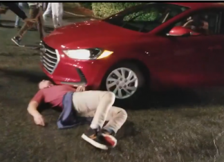 VIDEO. Nici bătăile din facultate nu mai sunt ce-au fost! L-a trimis la culcare sub mașină! VIDEO. Nici bătăile din facultate nu mai sunt ce-au fost! L-a trimis la culcare sub mașină!