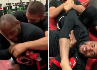 VIDEO. Intră să vezi cum încearcă Khabib Nurmagomedov să-l submită pe Daniel DC Cormier! VIDEO. Intră să vezi cum încearcă Khabib Nurmagomedov să-l submită pe Daniel DC Cormier!