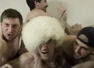 VIDEO. Un rapper din Rusia și-a luat bătaie după ce l-a luat la mișto pe Khabib în ultima sa melodie! VIDEO. Un rapper din Rusia și-a luat bătaie după ce l-a luat la mișto pe Khabib în ultima sa melodie!