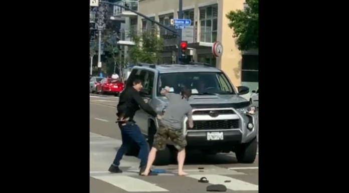VIDEO. A fost făcut KO în mijlocul străzii! VIDEO. A fost făcut KO în mijlocul străzii!