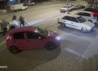 VIDEO. Un kickboxer amator din Turcia gestionează cu brio o altercație cu 3 tipi VIDEO. Un kickboxer amator din Turcia gestionează cu brio o altercație cu 3 tipi