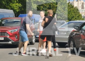 VIDEO. Cum se bat în trafic șoferii din Chișinău VIDEO. Cum se bat în trafic șoferii din Chișinău.