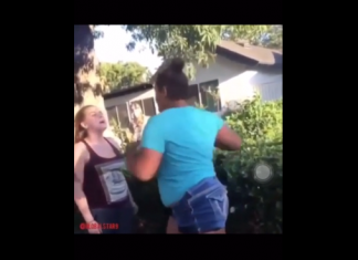 VIDEO. Când ești și rasistă și tare-n gură, s-ar putea s-o iei pe arătură! VIDEO. Când ești și rasistă și tare-n gură, s-ar putea s-o iei pe arătură!