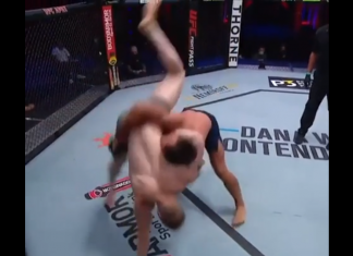 VIDEO. I-a dislocat umărul instant, fix în timpul luptei! VIDEO. I-a dislocat umărul instant, fix în timpul luptei!