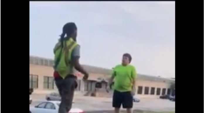 VIDEO. Doar pentru că cineva pare neajutorat, nu înseamnă că nu te poate face lat! VIDEO. Doar pentru că cineva pare neajutorat, nu înseamnă că nu te poate face lat!