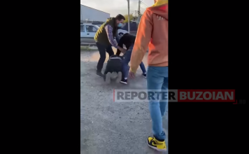 VIDEO. Un șofer beat a fost luat la bătaie după ce a lovit mai multe mașini VIDEO. Un șofer beat a fost luat la bătaie după ce a lovit mai multe mașini