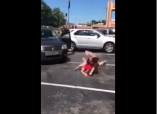 VIDEO. Credeai că doar bărbații se bat în trafic? VIDEO. Credeai că doar bărbații se bat în trafic?