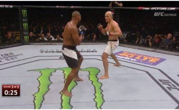 VIDEO. Să ne amintim cum l-a făcut Alistair Overeem KO pe Junior dos Santos VIDEO. Să ne amintim cum l-a făcut Alistair Overeem KO pe Junior dos Santos