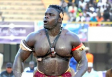 VIDEO. Vezi lupta de debut în MMA a wrestlerului senegalez Oumar „Reug Reug” Kane VIDEO. Vezi lupta de debut în MMA a wrestlerului senegalez Oumar "Reug Reug" Kane