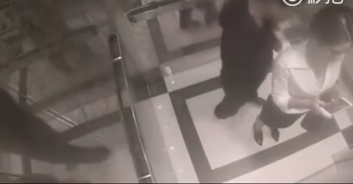 VIDEO. Cum te aperi de un prădător sexual în lift VIDEO. Cum te aperi de un prădător sexual în lift