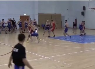 VIDEO. Așa se joacă bachet în Dagestan: Arunci la coș și te iei la trântă! VIDEO. Așa se joacă bachet în Dagestan: Arunci la coș și te iei la trântă!